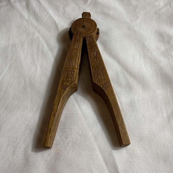 Vintage Scandinavian Chip Carved Walnut Nut Cracker c. 1935 - Picture 3 of 5